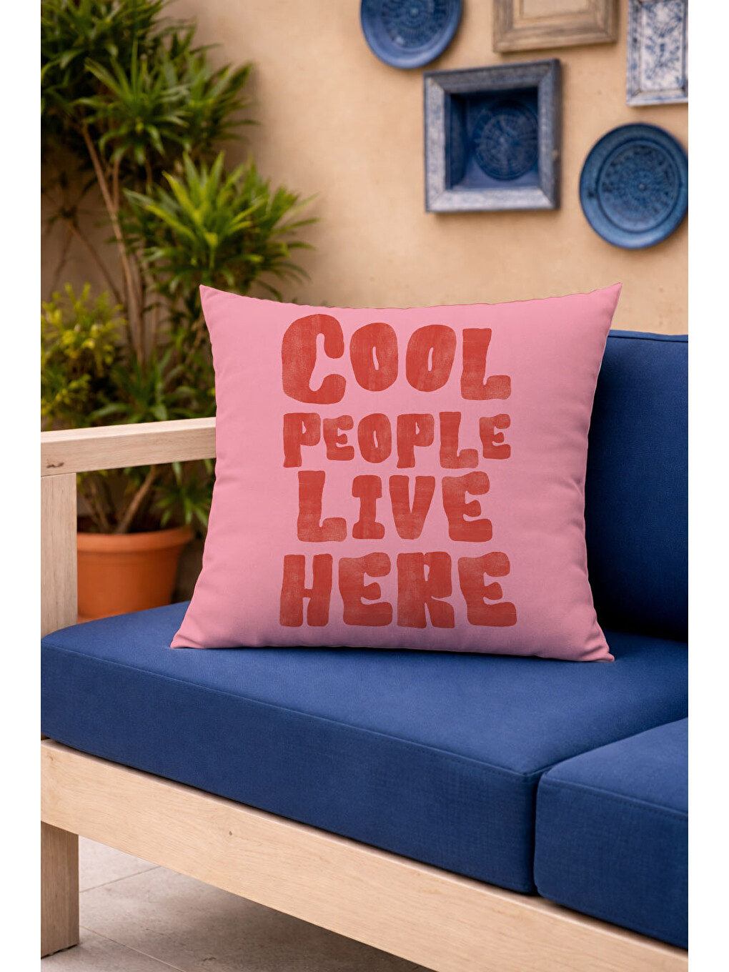 Mavi Dekoratif Kırlent Kılıfı 43x43 cm Cool People Live Here Yazılı Pembe Çift Taraf Baskılı TKB65552-4