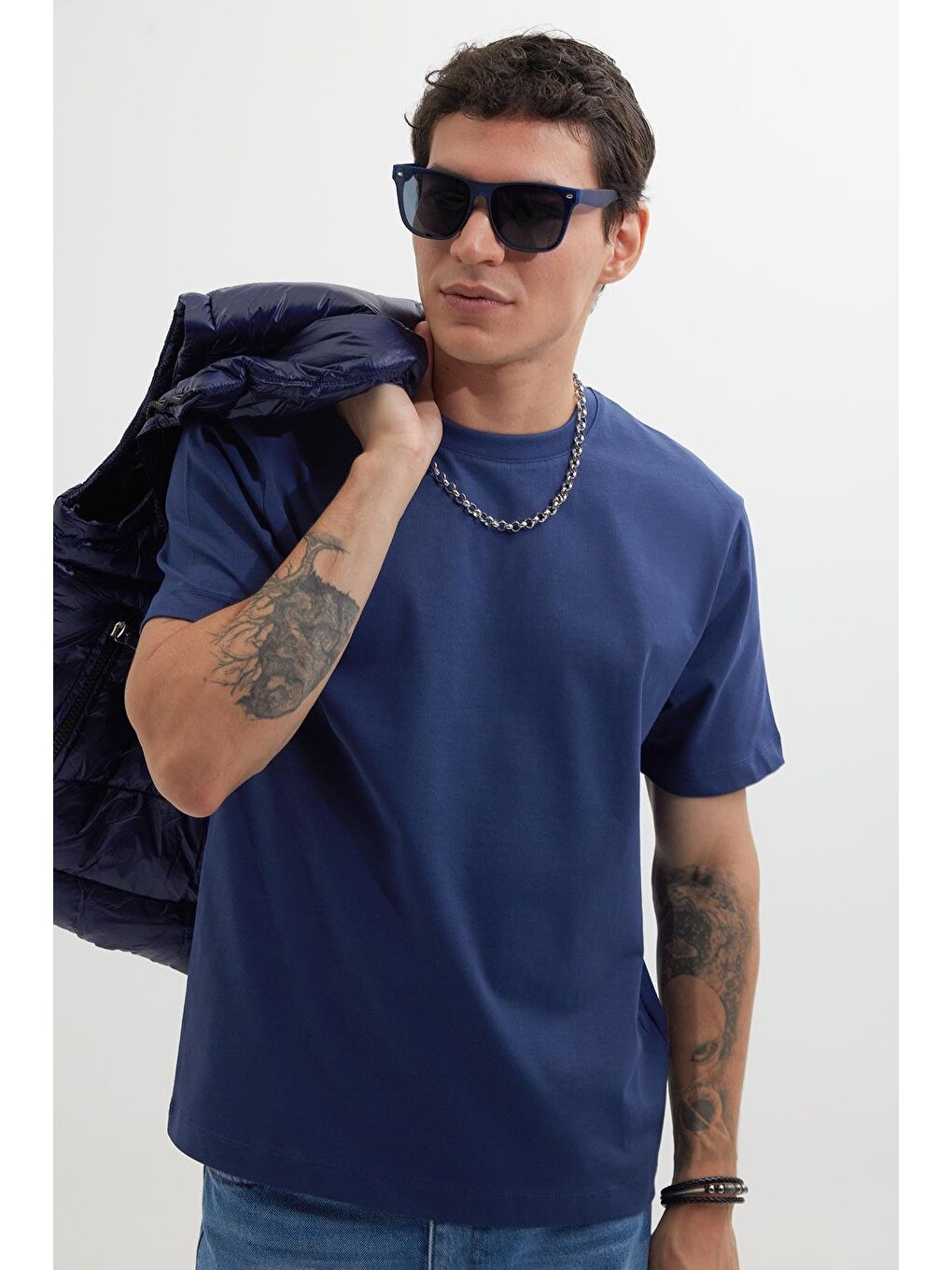 Erkek Regular Fit Klasik Kesim %100 Pamuk Bisiklet Yaka Lacivert Tişört-1