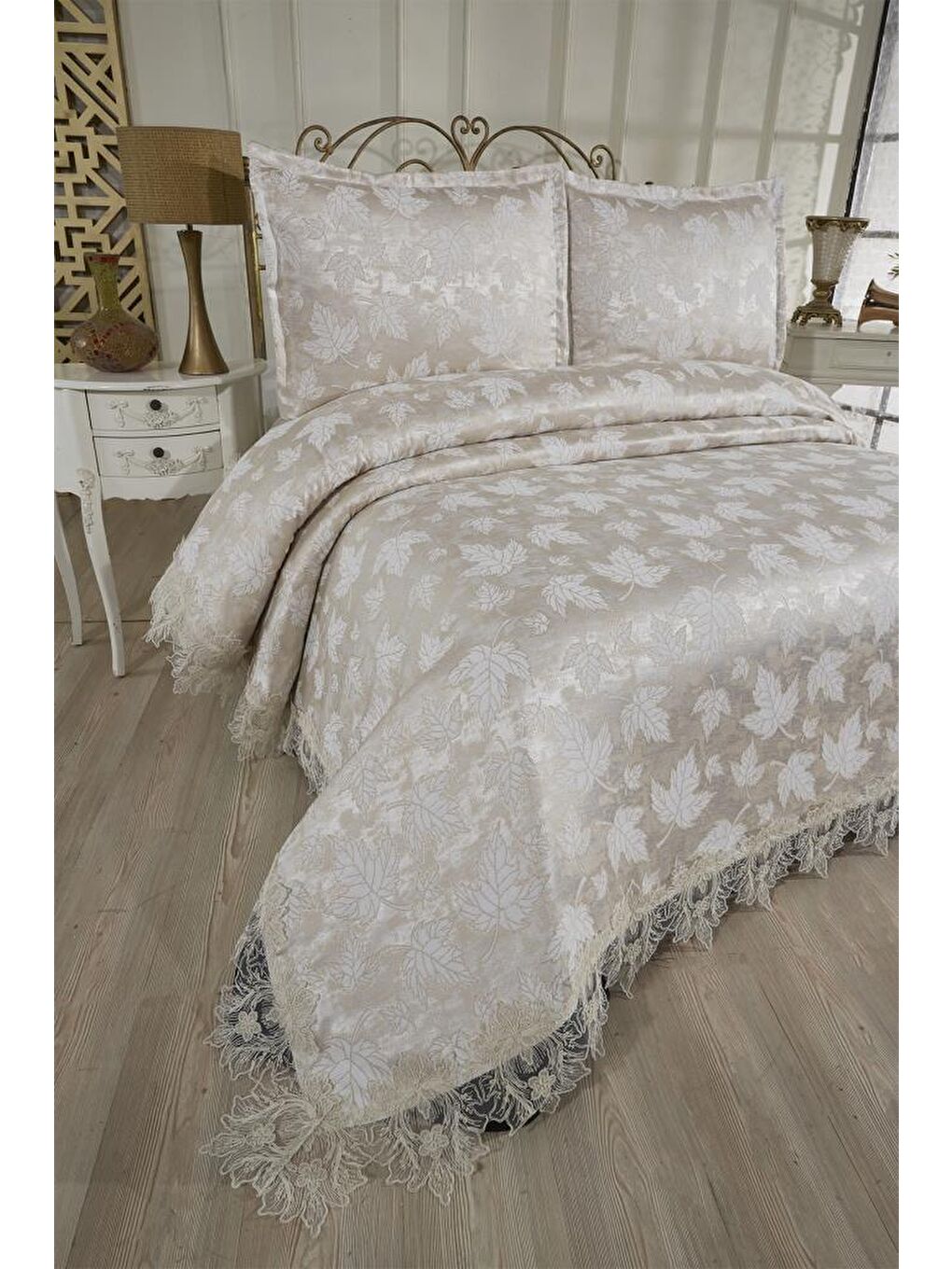 Karışık Fransız Dantelli Seravelle Çift Kişilik Yatak Örtüsü 230x250 cm-1