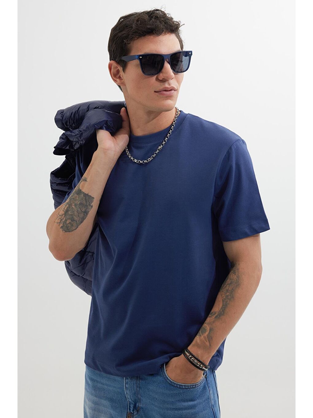Erkek Regular Fit Klasik Kesim %100 Pamuk Bisiklet Yaka Lacivert Tişört-4