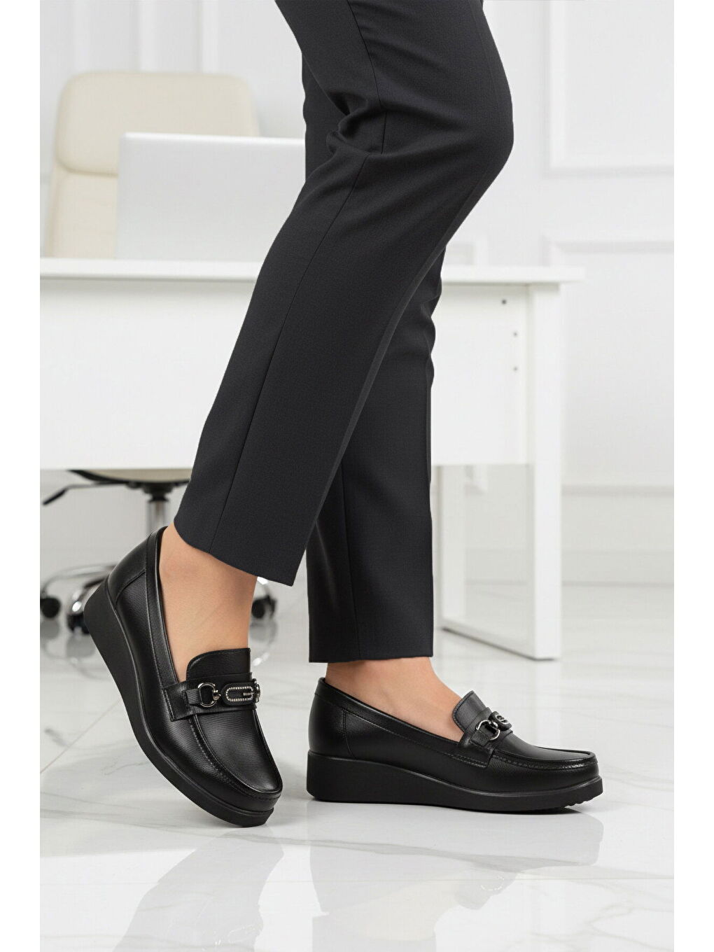 Siyah Geniş Kalıp Kadın Klasik Ayakkabı 651631 Z-2