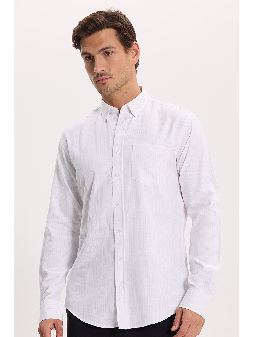 Erkek Slim Fit Dar Kesim %100 Pamuk Düğmeli Yaka Çizgili Uzun Kollu Cepli Keten Efektli Yeşil Gömlek
