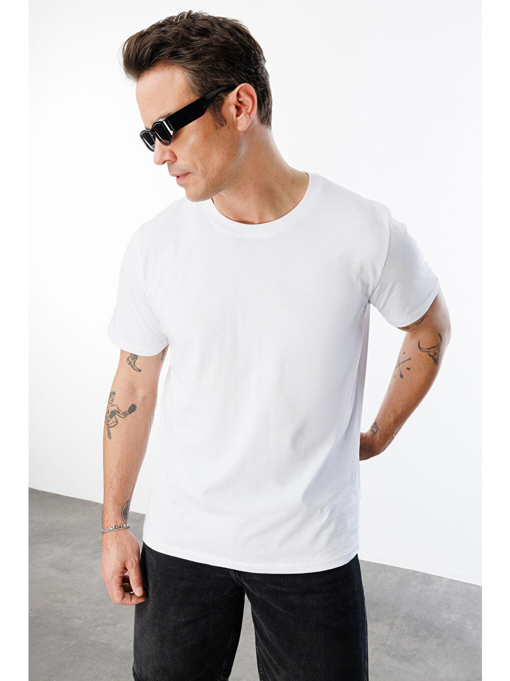 Beyaz Erkek T-shirt %100 Pamuk Regular Fit Standart Kesim Bisiklet Yaka Basic Tişört BASIC-T-SHIRT1