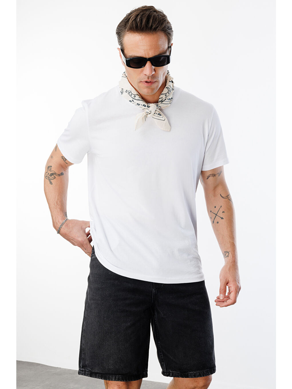 Beyaz Erkek T-shirt %100 Pamuk Regular Fit Standart Kesim Bisiklet Yaka Basic Tişört BASIC-T-SHIRT1-2