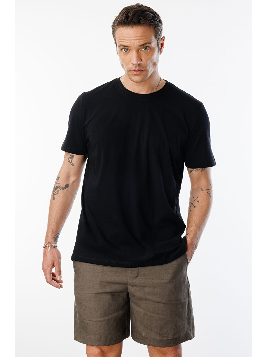 Siyah Erkek T-shirt %100 Pamuk Regular Fit Standart Kesim Bisiklet Yaka Basic Tişört BASIC-T-SHIRT1