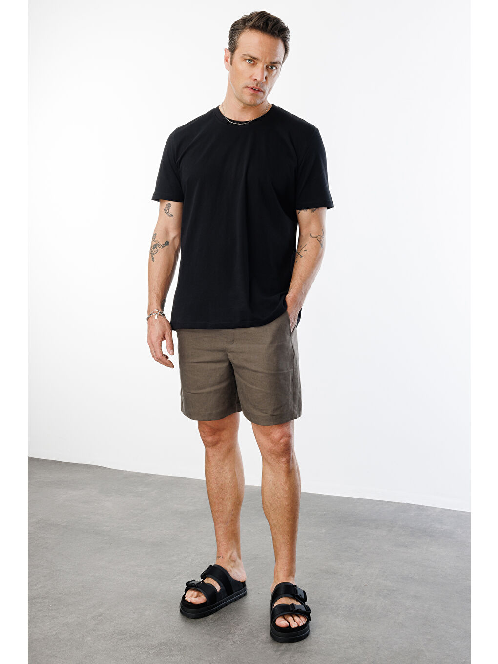 Siyah Erkek T-shirt %100 Pamuk Regular Fit Standart Kesim Bisiklet Yaka Basic Tişört BASIC-T-SHIRT1-1