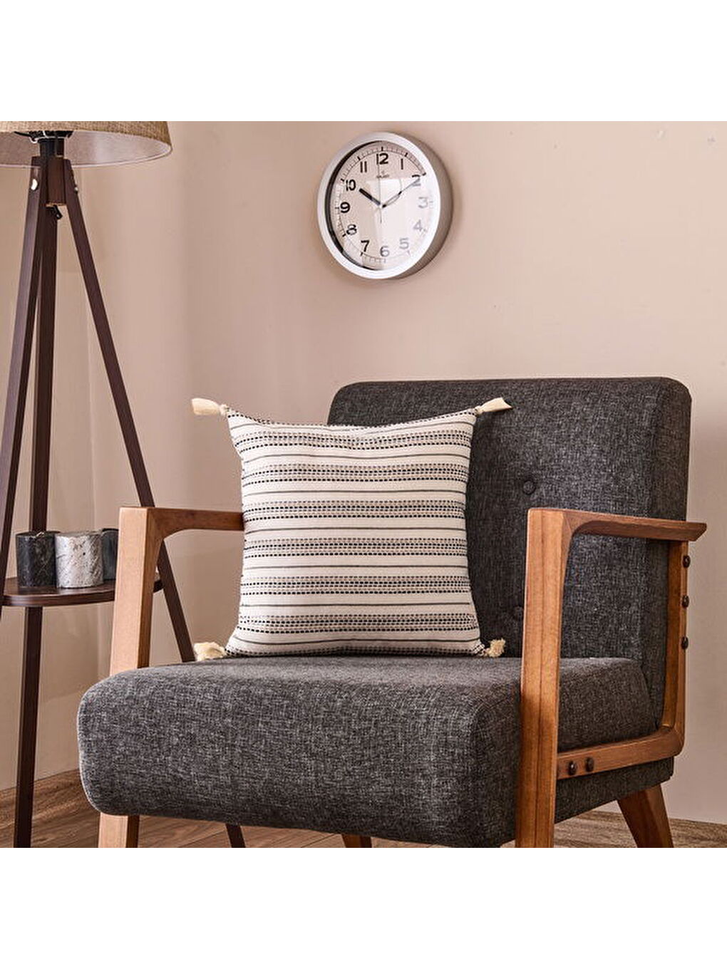 Soft Horden Püsküllü Kırlent - Ekru - 40x40 cm