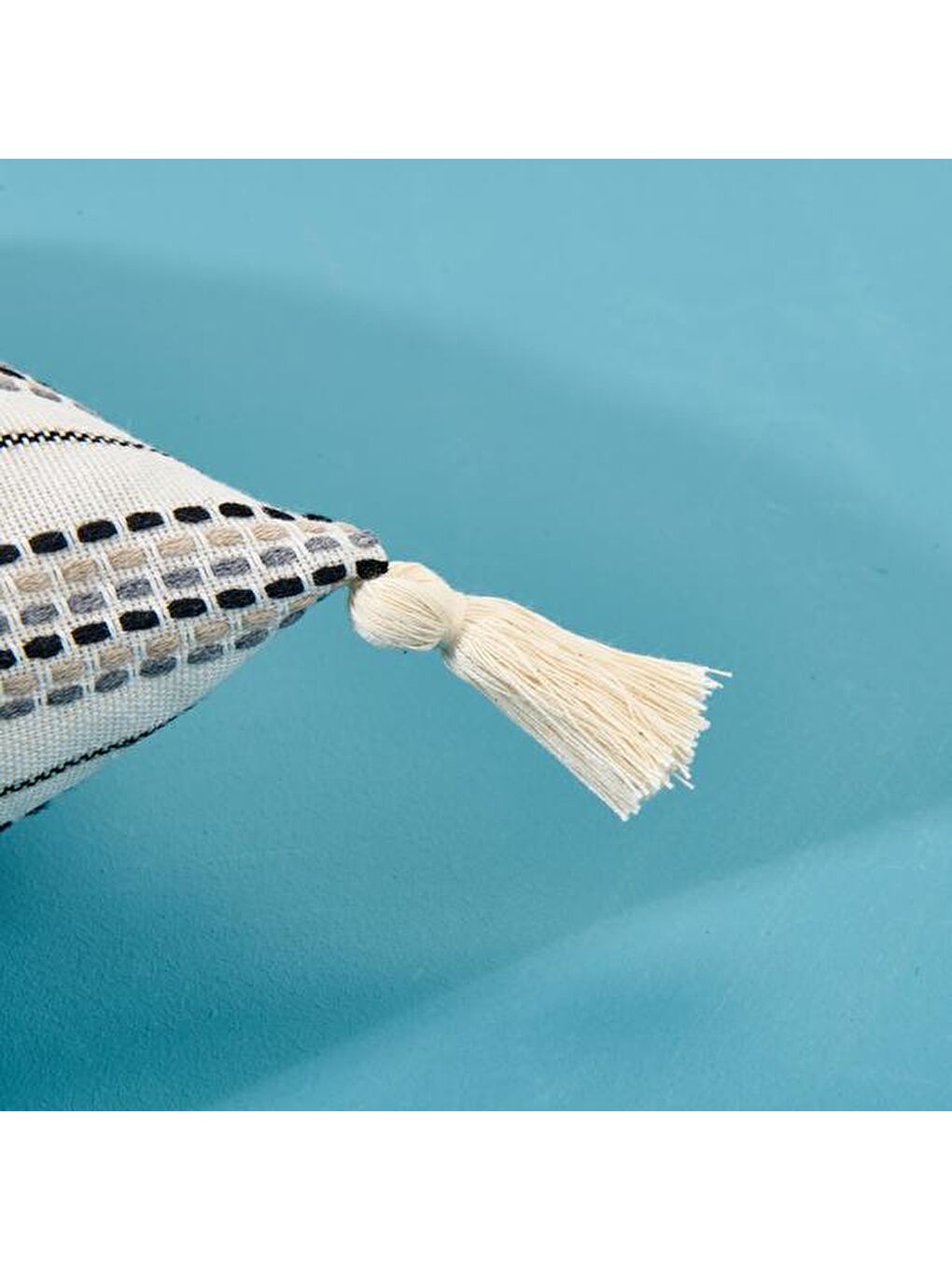 Soft Horden Püsküllü Kırlent - Ekru - 40x40 cm-3