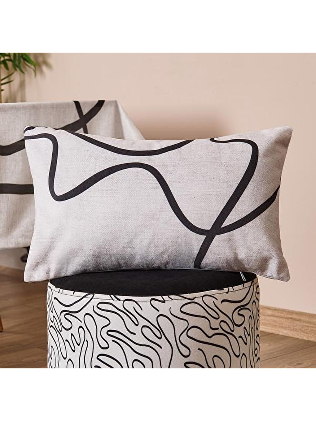 Soft Sepia Kırlent - Bej / Siyah - 30x50 cm