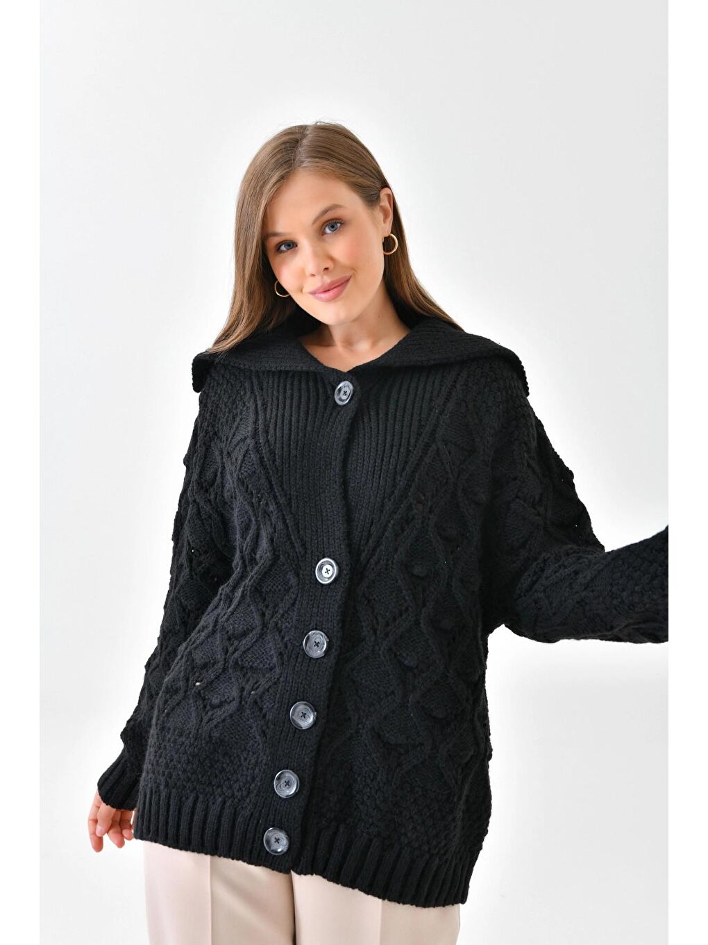 Oversize Örgü Detay Düğmeli Uzun Siyah Triko Hırka-1