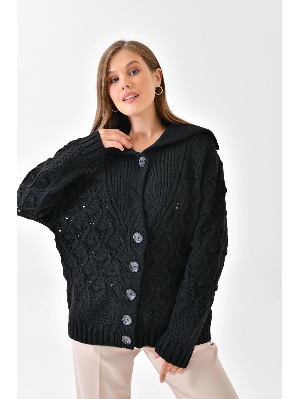 Oversize Örgü Detay Düğmeli Uzun Siyah Triko Hırka-4