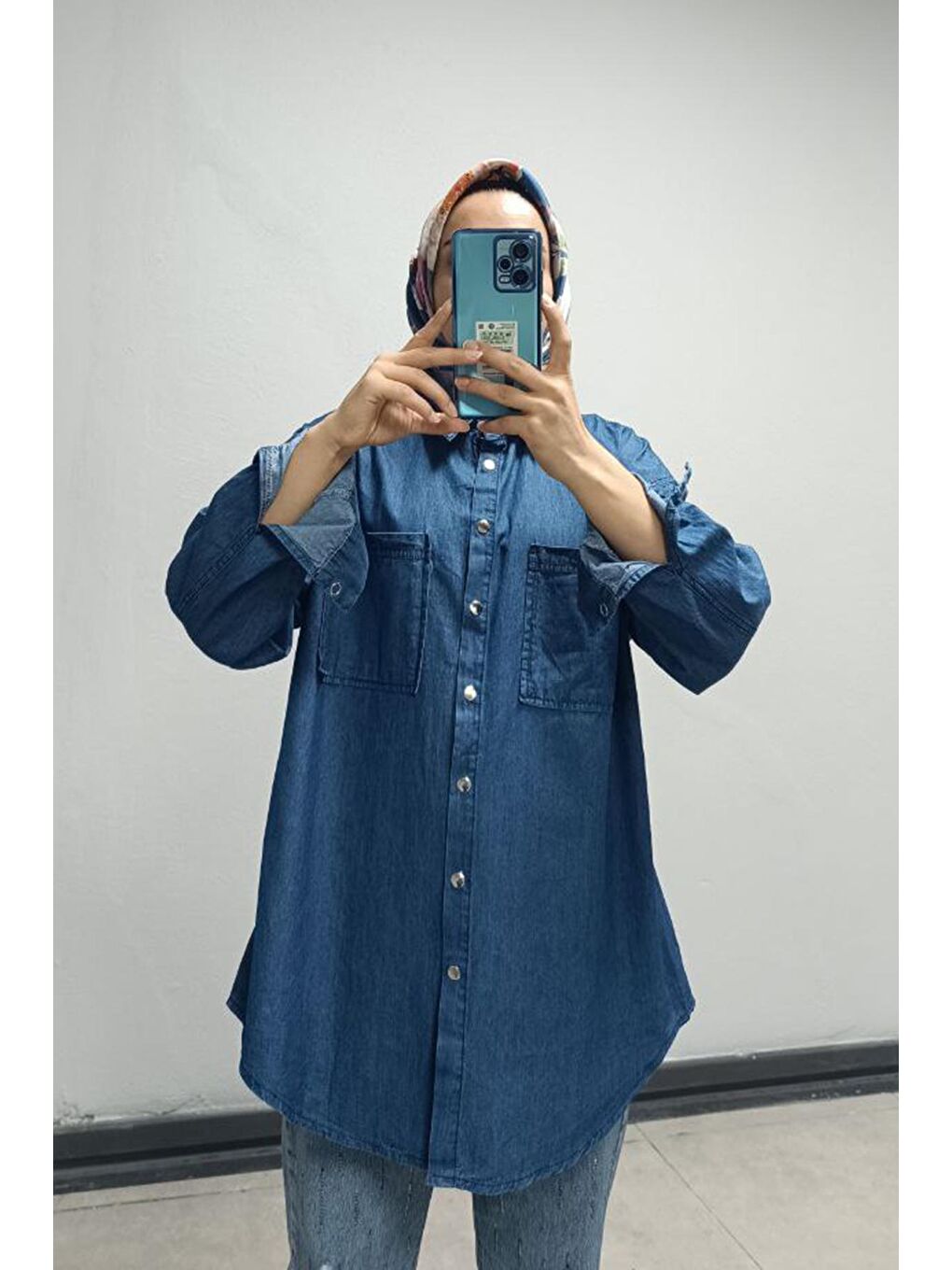 Kadın Mavi Çift Cepli Çıtçıt Düğmeli Oversize Denim Gömlek-1