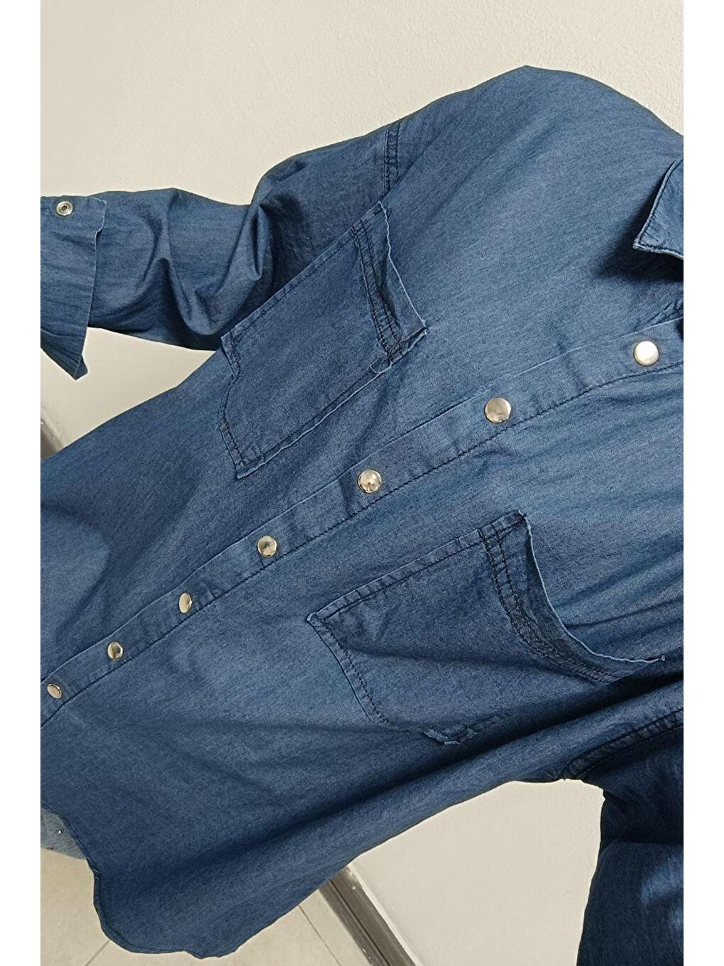 Kadın Mavi Çift Cepli Çıtçıt Düğmeli Oversize Denim Gömlek-2
