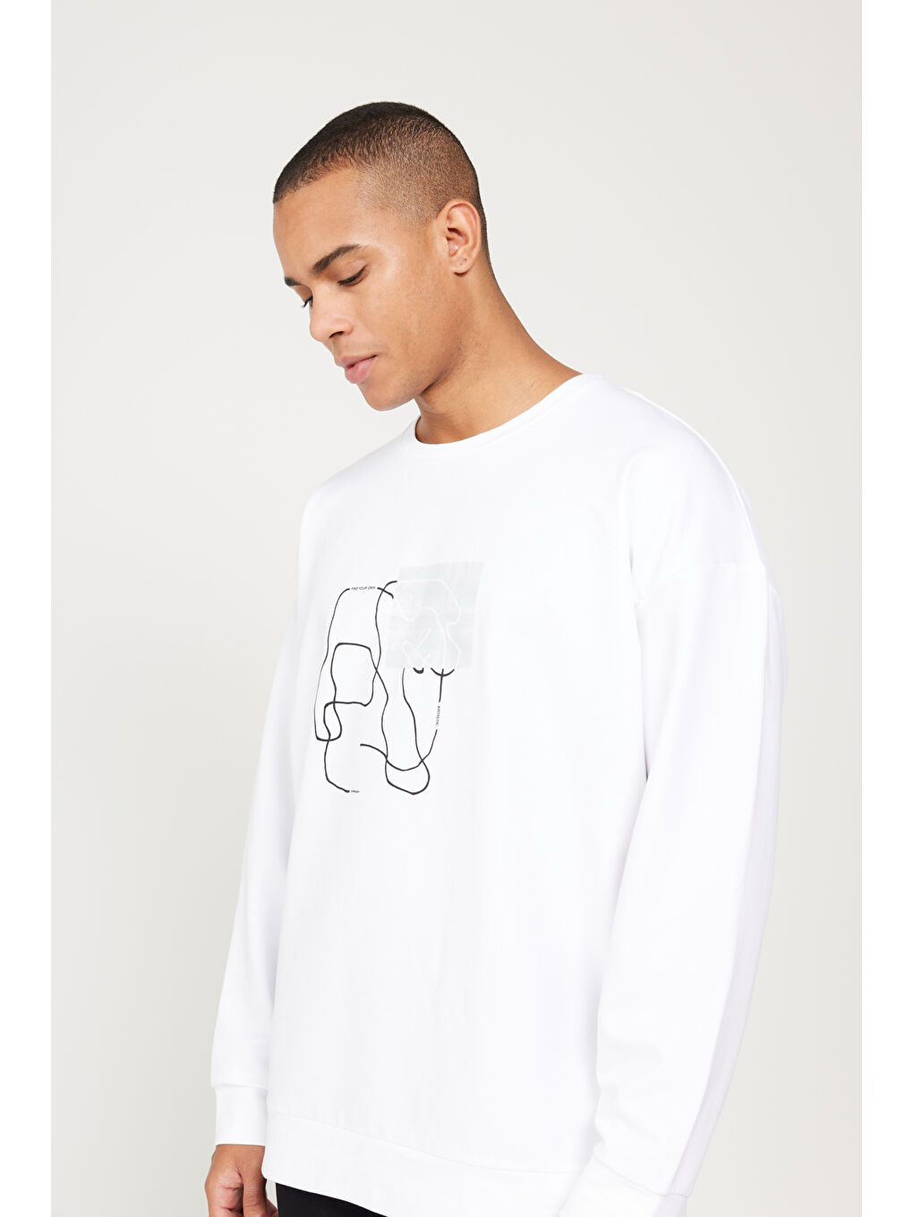 Erkek Beyaz Oversize Bol Kesim Bisiklet Yaka Önü Baskılı Pamuklu Sweatshirt-2