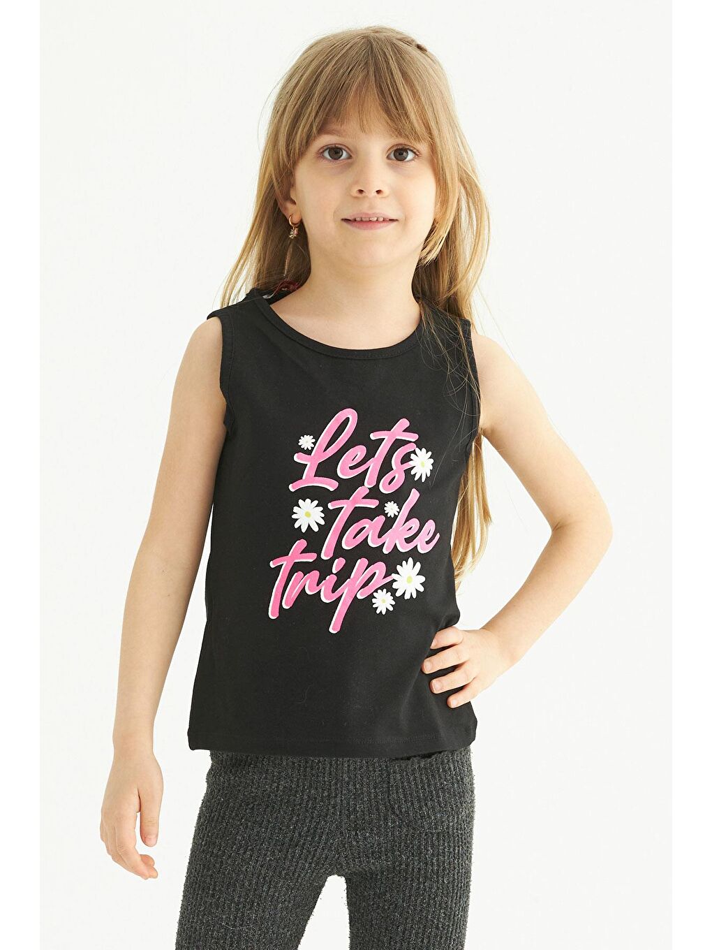 Bisiklet Yaka Sıfır Kol Baskılı Siyah Renk Kız Çocuk Tshirt