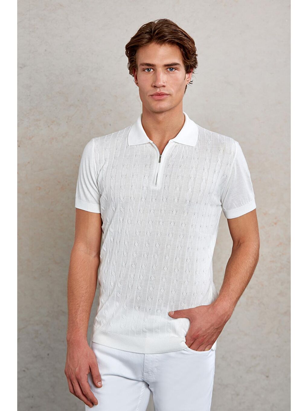 Beyaz Slim Fit Jakarlı Fermuarlı Polo Yaka Triko Tişört