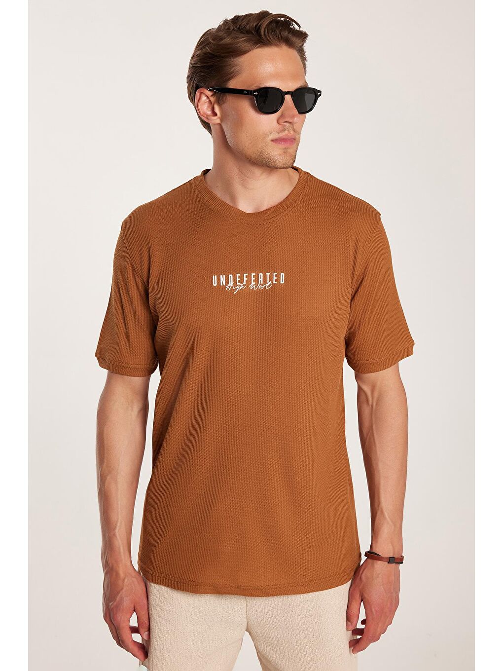 Kahverengi Erkek Standart Fit Pamuklu Düz Basic Bisiklet Yaka Baskılı Tarçın Tişört-2