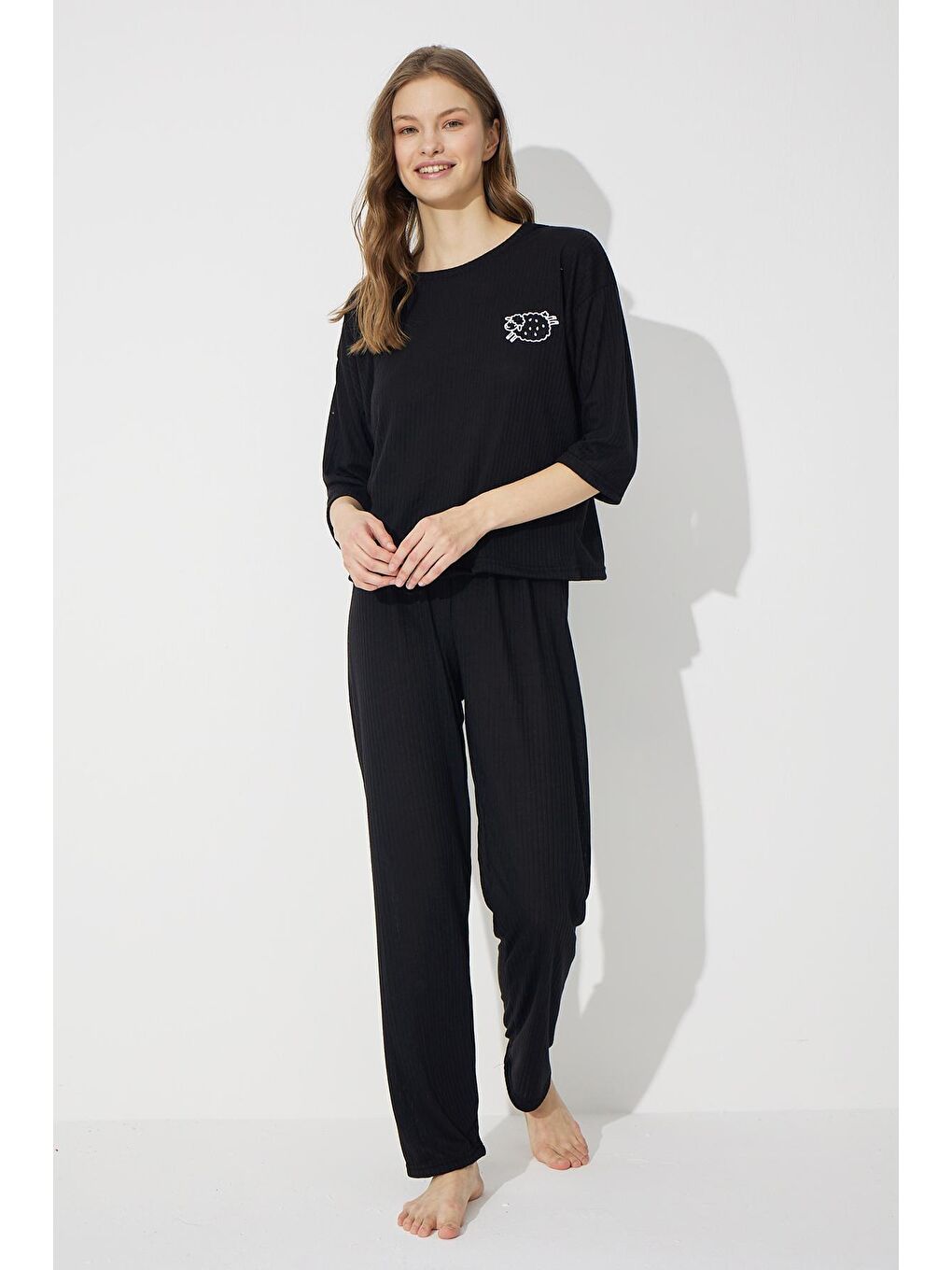 Siyah Soft Touch İnce Örme Nakışlı Pijama Takım
