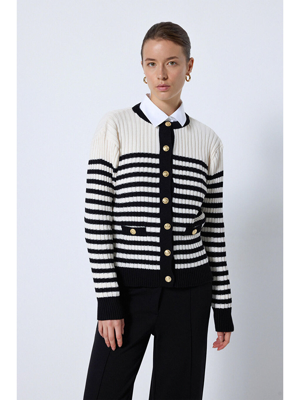 Siyah Cep Detaylı Çizgili Triko Hırka-1