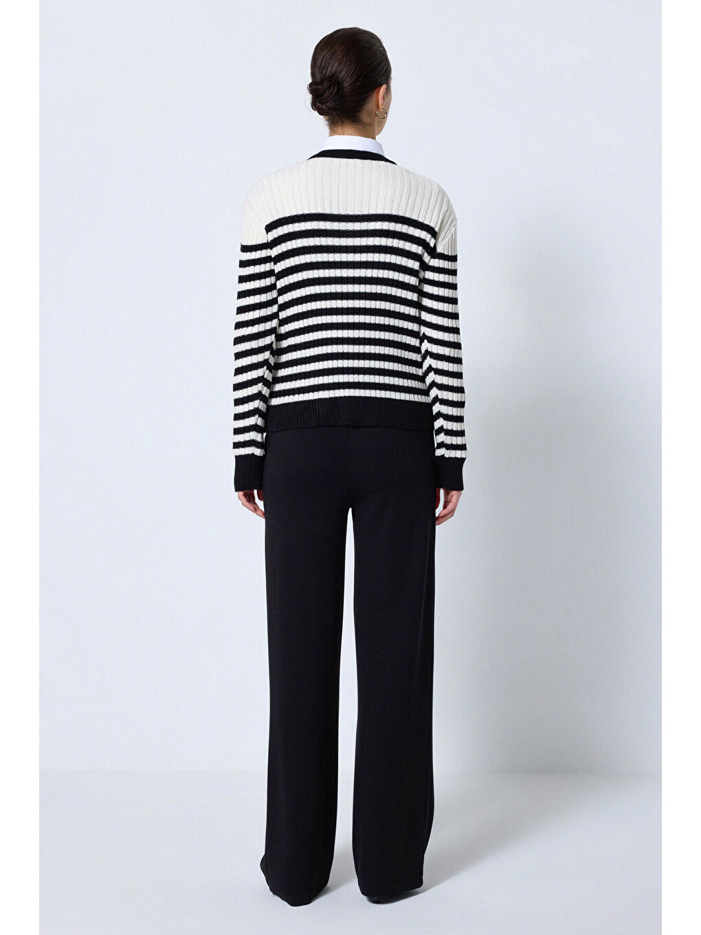 Siyah Cep Detaylı Çizgili Triko Hırka-3