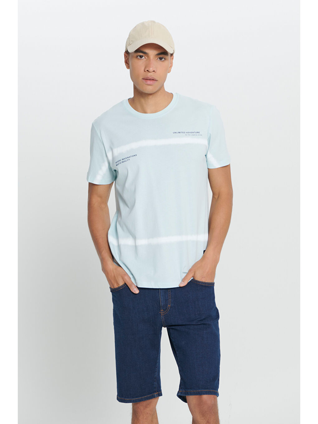 Erkek Turkuaz Standart Fit Normal Kesim %100 Pamuk Batik Desenli Bisiklet Yaka Tişört