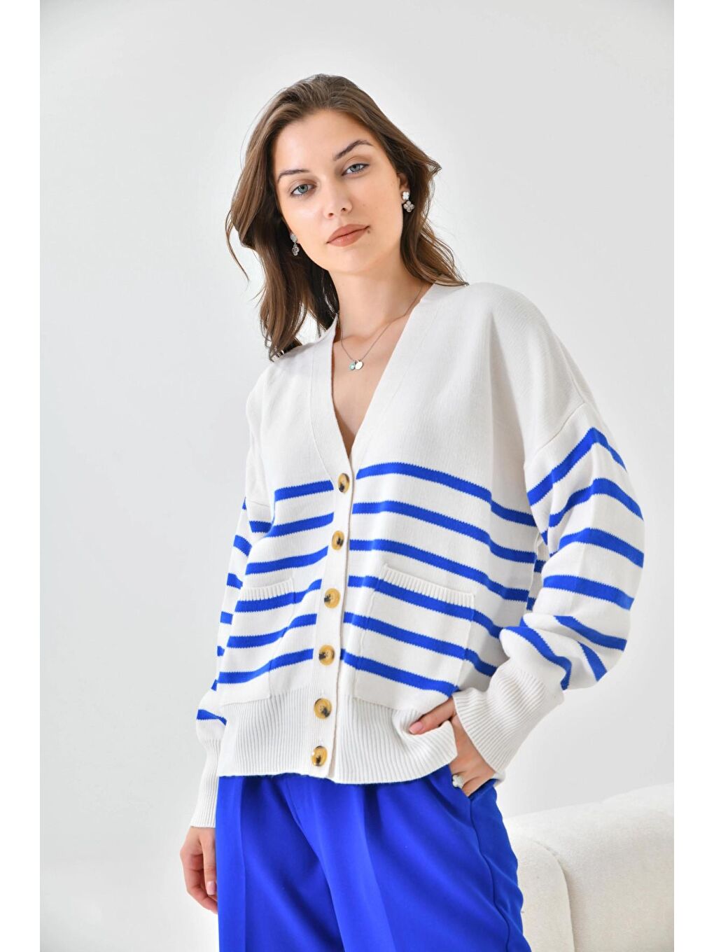 Mavi Çizgili Düğme Detaylı Oversize Triko Hırka-1