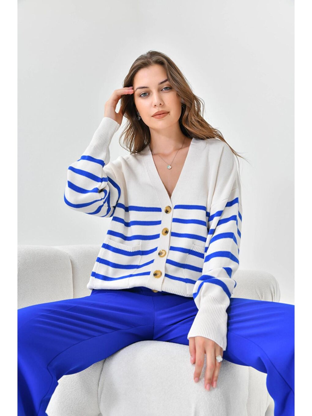 Mavi Çizgili Düğme Detaylı Oversize Triko Hırka-3