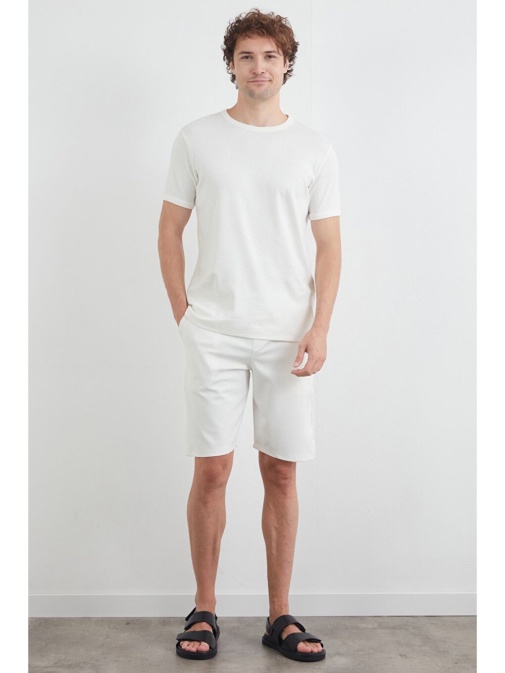 Ekru Beli Bağlamalı Cepli Şort-1