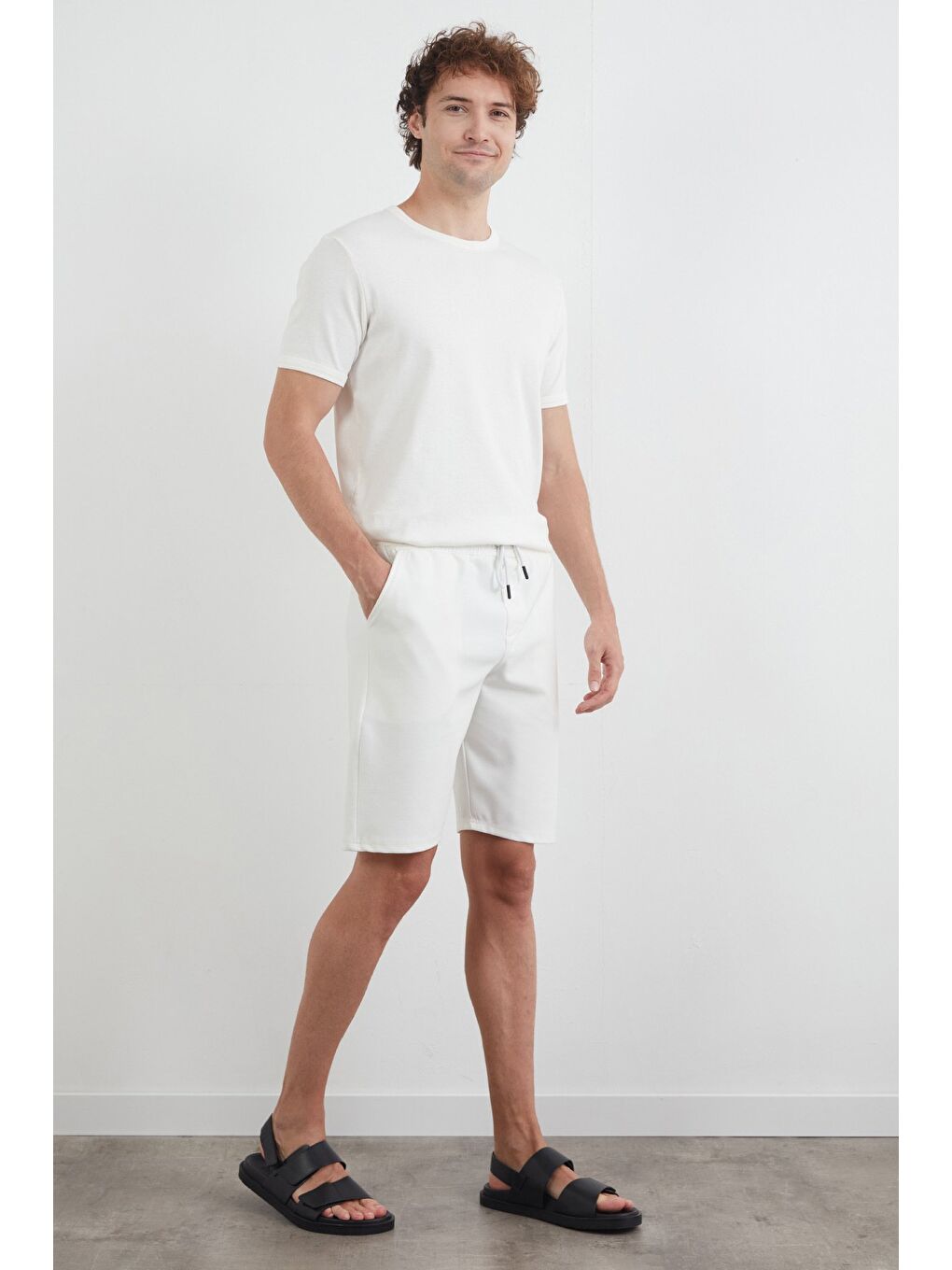 Ekru Beli Bağlamalı Cepli Şort-3