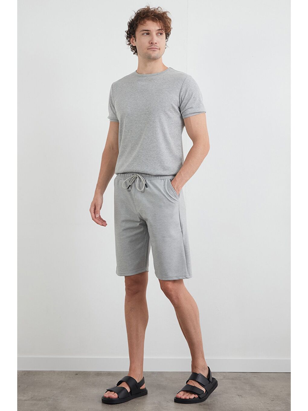 Gri Beli Bağlamalı Cepli Şort-1