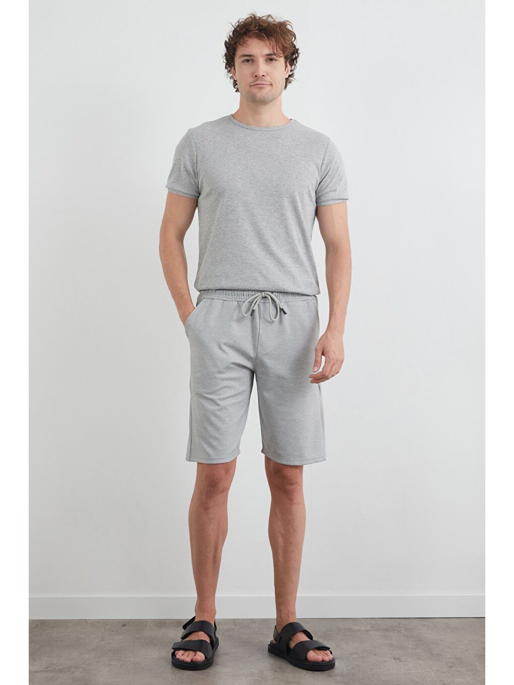 Gri Beli Bağlamalı Cepli Şort-2