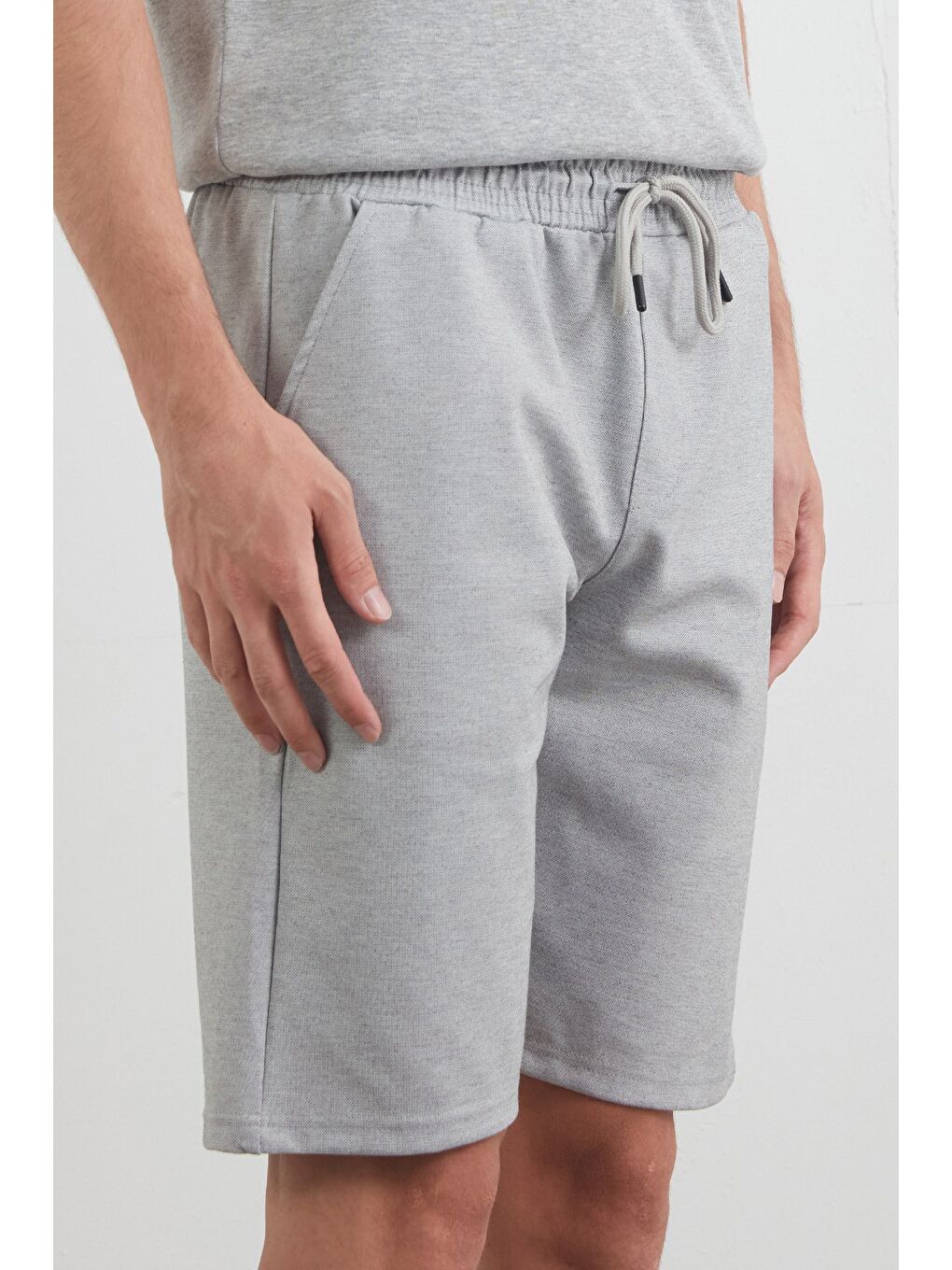 Gri Beli Bağlamalı Cepli Şort-4