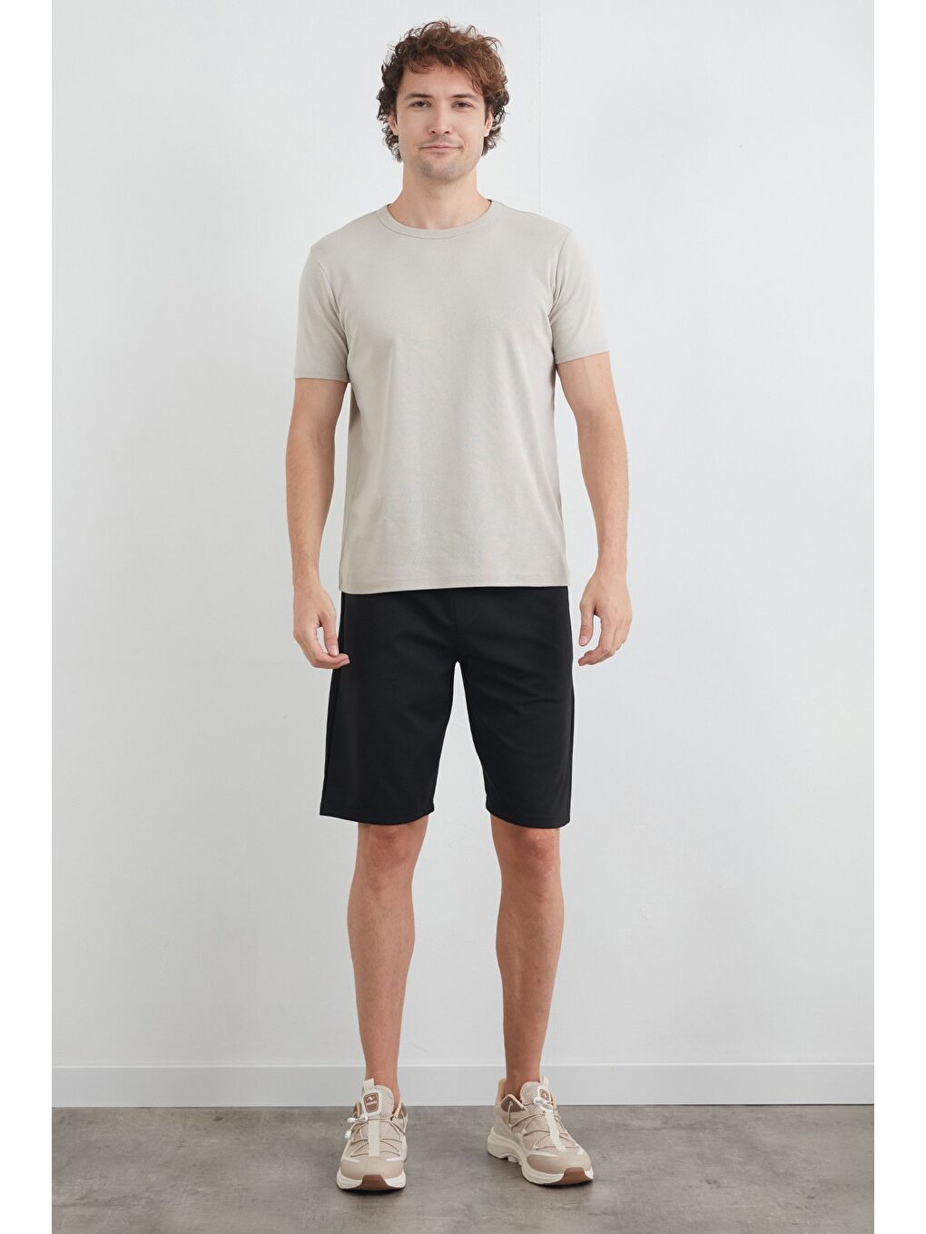 Siyah Beli Bağlamalı Cepli Şort