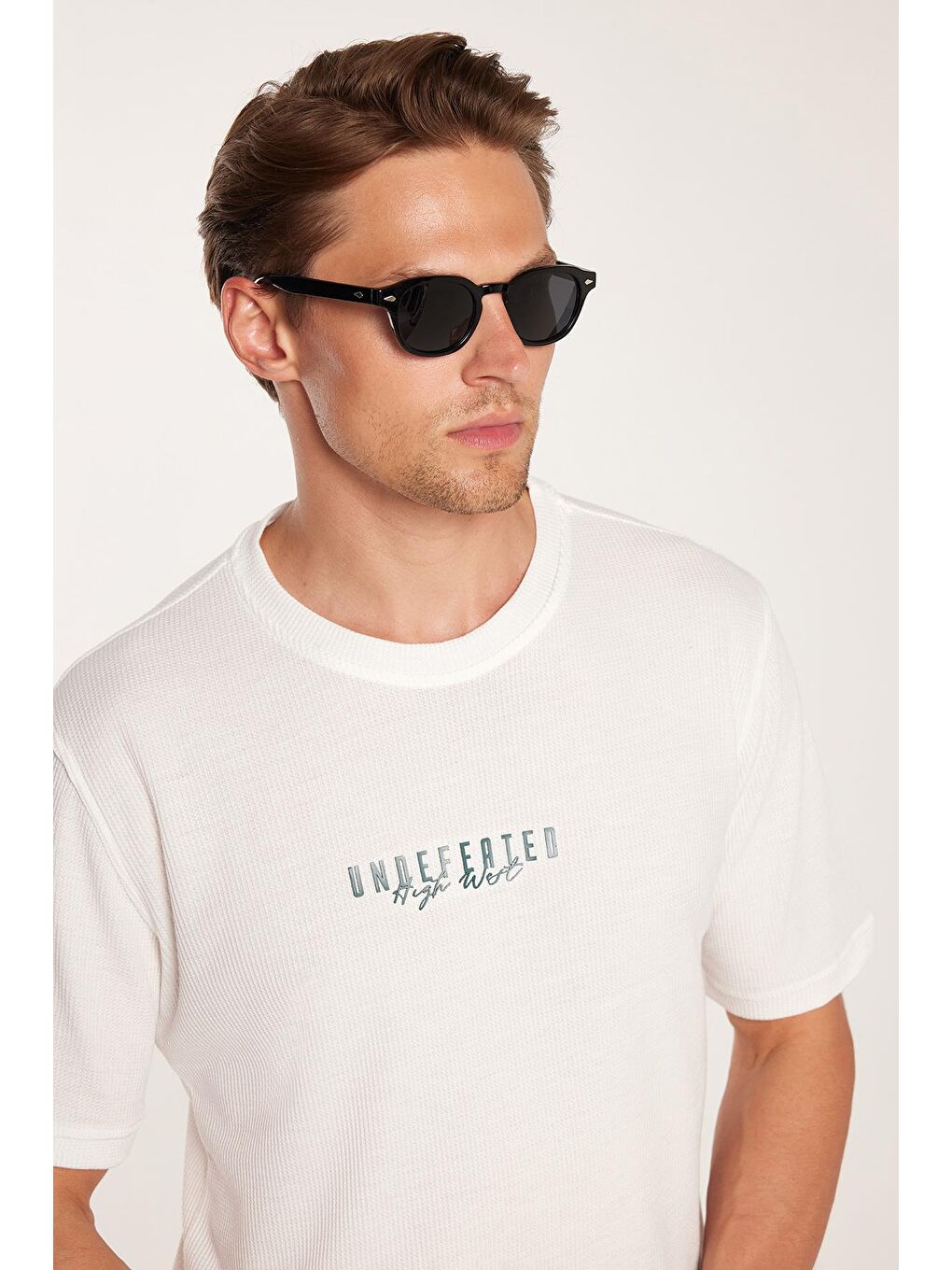 Erkek Standart Fit Pamuklu Düz Basic Bisiklet Yaka Baskılı Beyaz Tişört-1