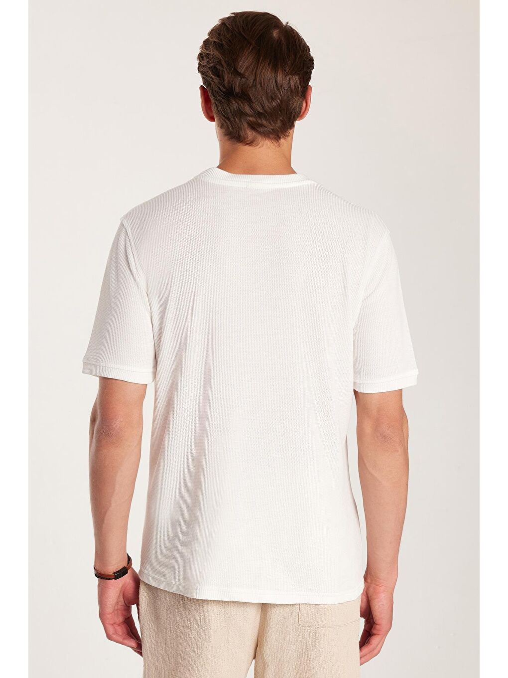 Erkek Standart Fit Pamuklu Düz Basic Bisiklet Yaka Baskılı Beyaz Tişört-4