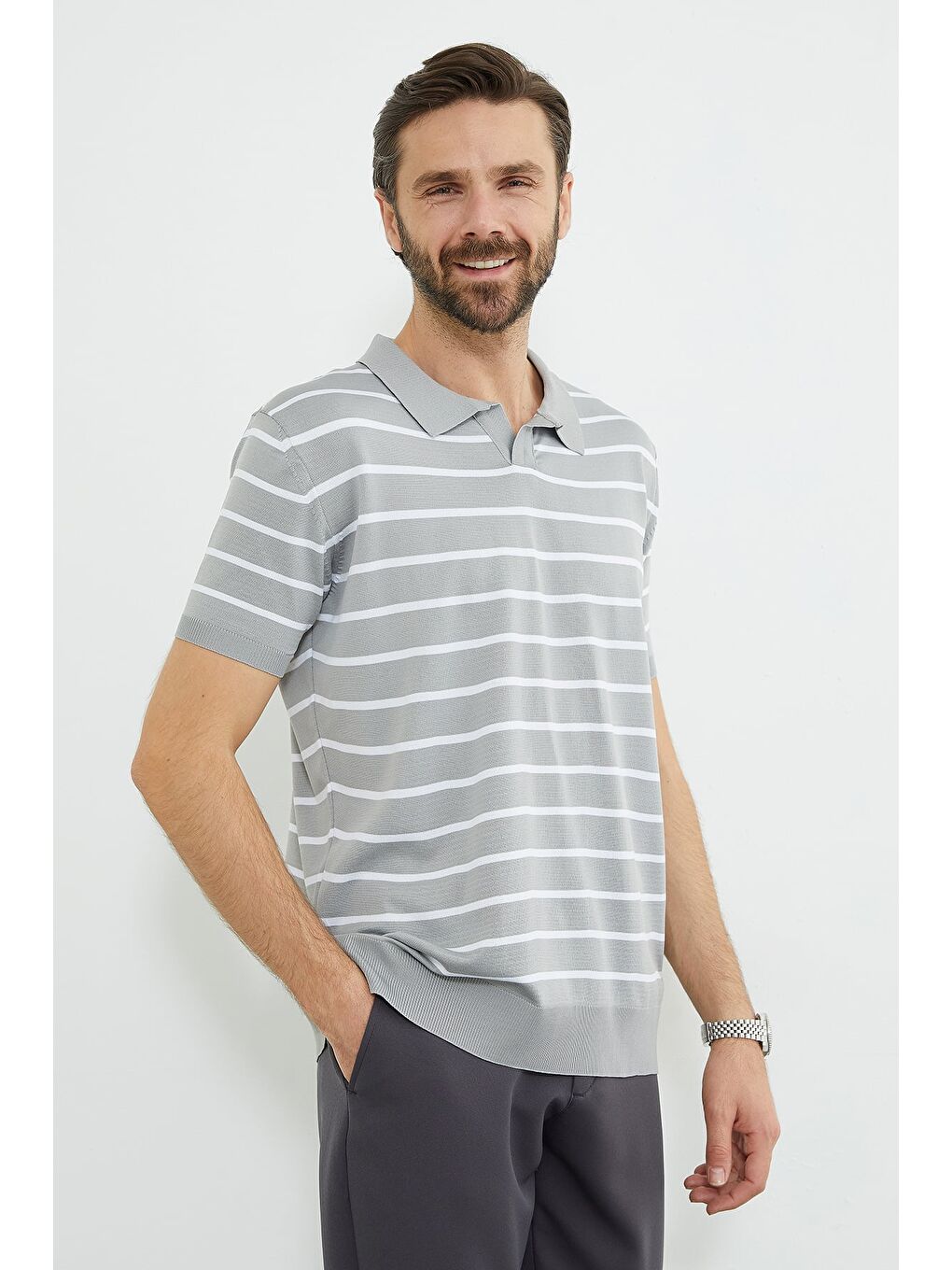 Gri Çizgili Apaş Yaka Triko Tişört-1