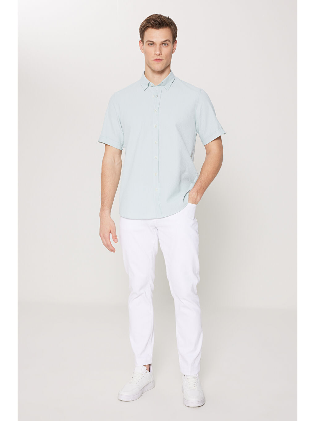 Erkek Yeşil Slim Fit Dar Kesim Gizli Düğme Yaka Kısa Kollu Gömlek-1