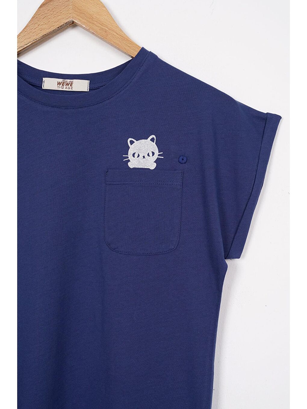 Bisiklet Yaka Kısa Kol Cep Detaylı Simli Kedi Baskılı Lacivert Renk Kız Çocuk Tshirt-1