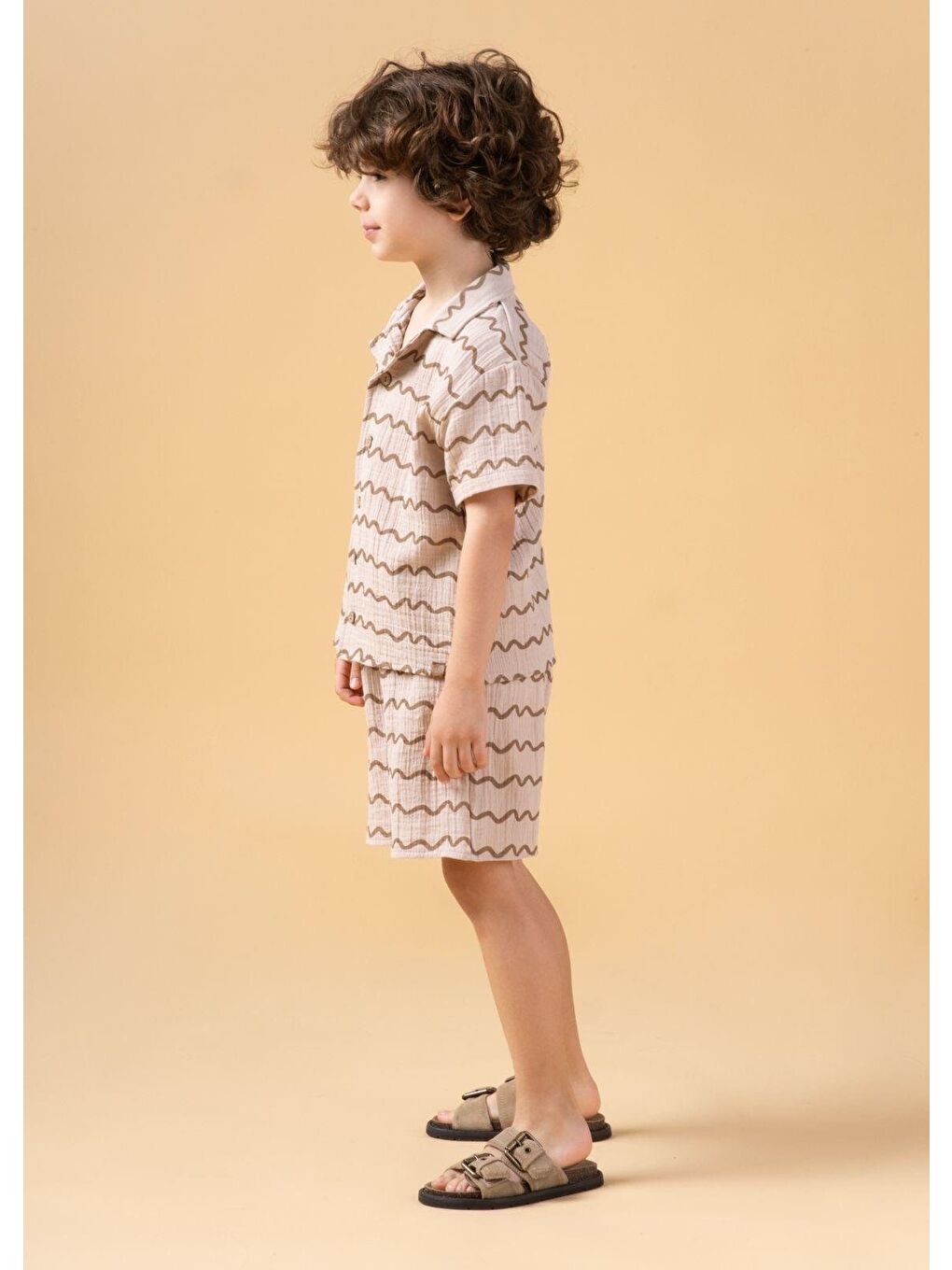 Karışık Erkek Çocuk Pamuklu Bej Dalga Desenli Gömlek Ve Şort Takım - Yazlık Rahat Kesim-1