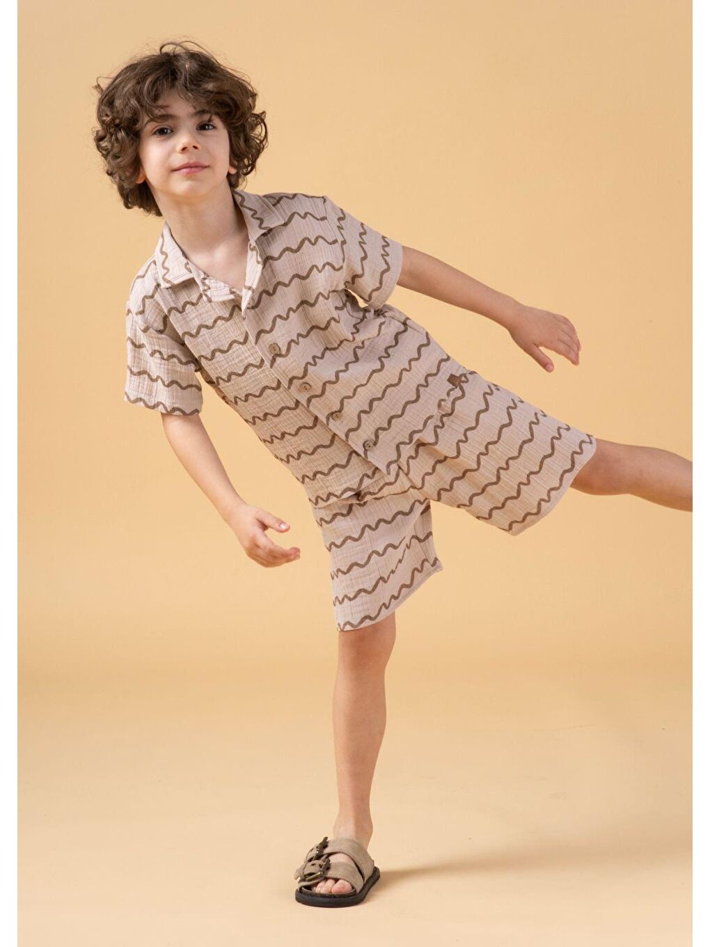 Karışık Erkek Çocuk Pamuklu Bej Dalga Desenli Gömlek Ve Şort Takım - Yazlık Rahat Kesim-3