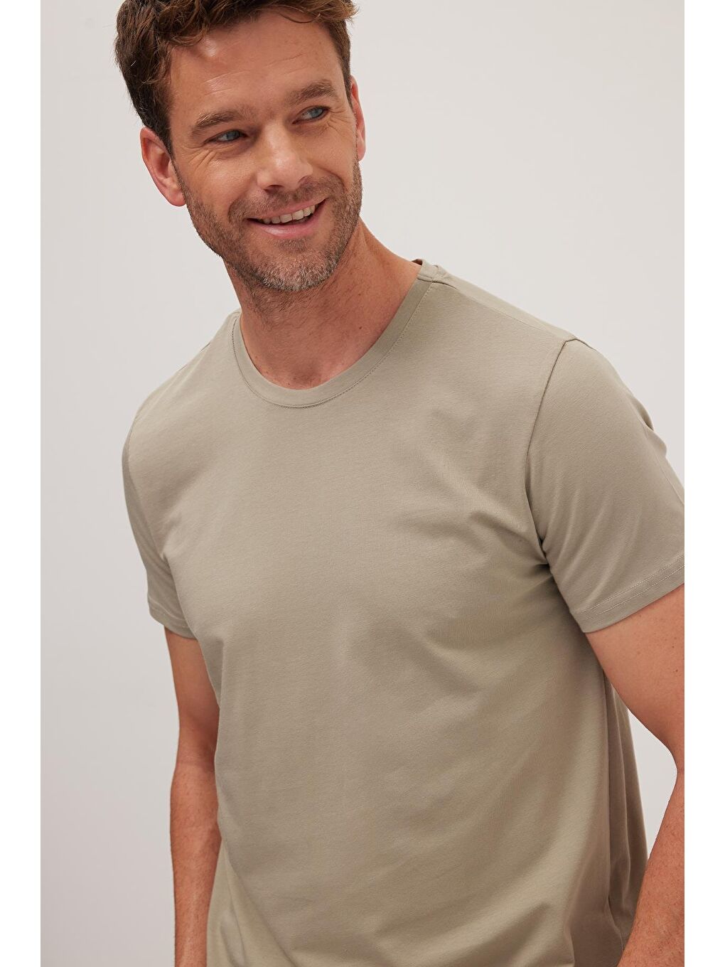 Erkek Slim Fit Dar Kesim Pamuklu Yumuşak Doku Elastanlı Esnek Kumaş Haki Bisiklet Yaka Tişört-1