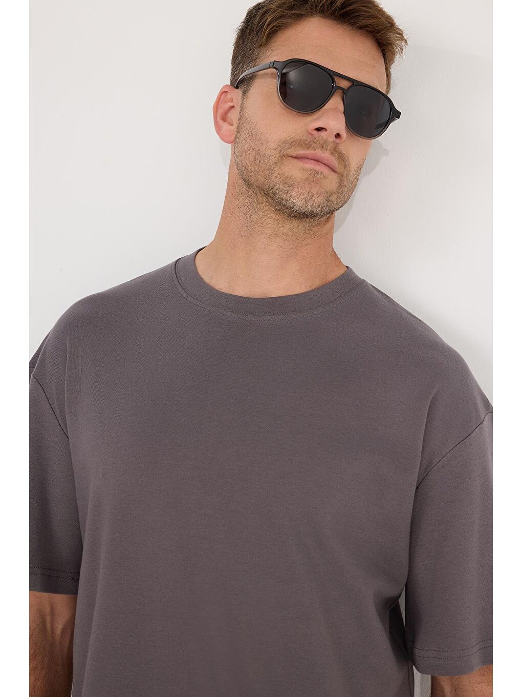 Gri Unisex Oversize Geniş Kesim %100 Pamuk Yumuşak Dokulu Basic Bisiklet Yaka Füme Tişört-4