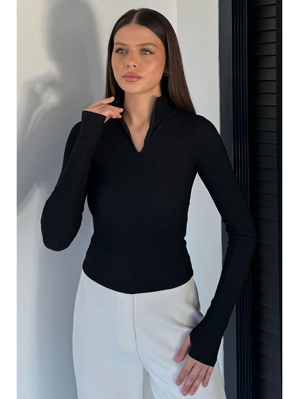 Siyah Kadın Yüksek Yaka Gizli Fermuarlı Bluz-1