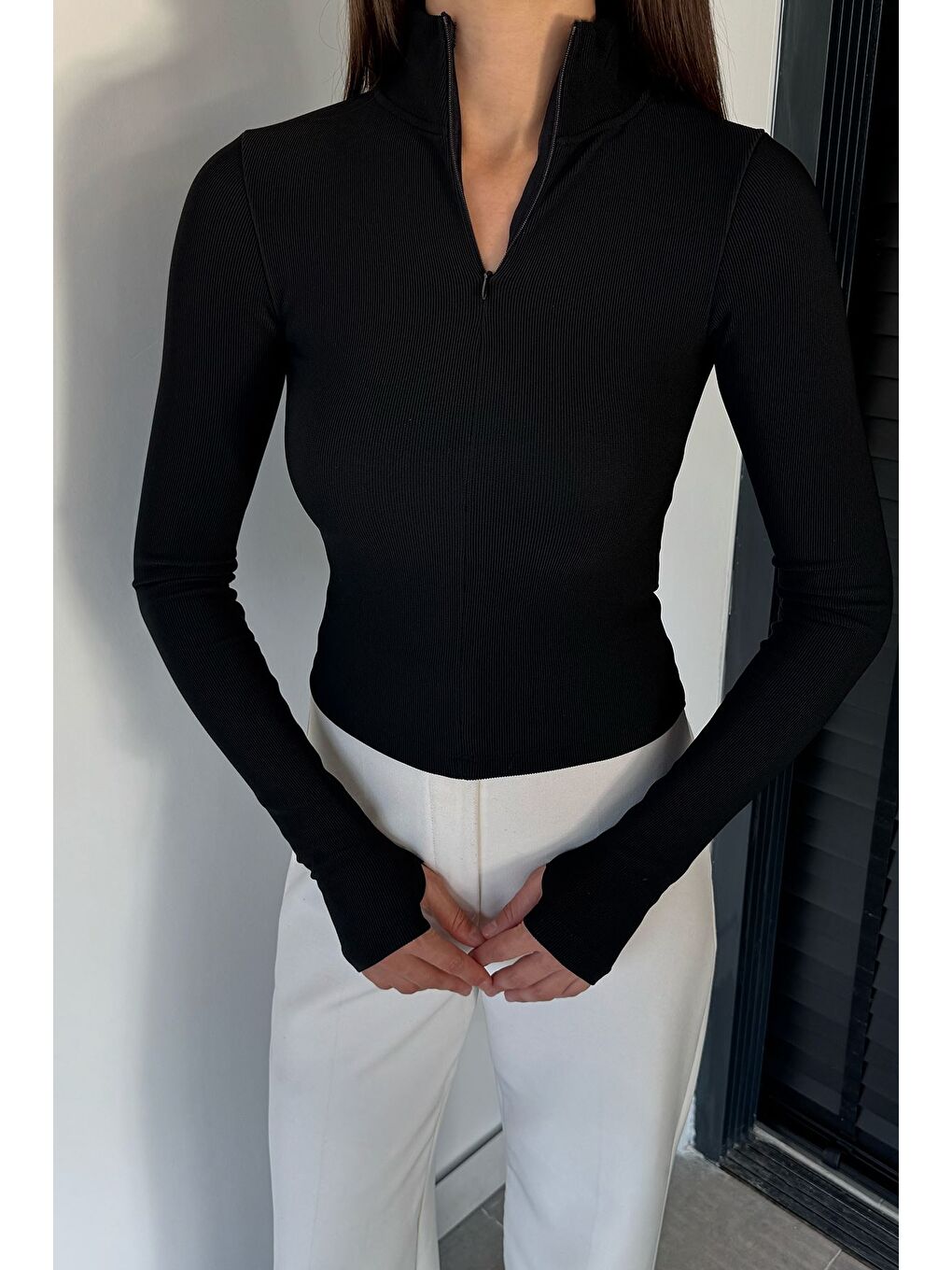 Siyah Kadın Yüksek Yaka Gizli Fermuarlı Bluz-3