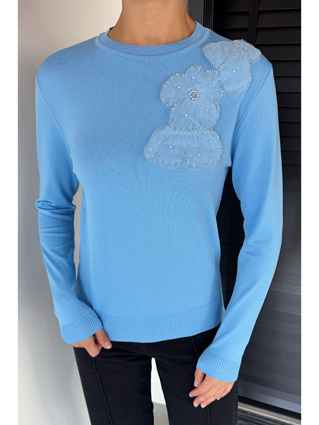 Mavi Kadın Bisiklet Yaka Çiçek Figürlü Triko Bluz-1