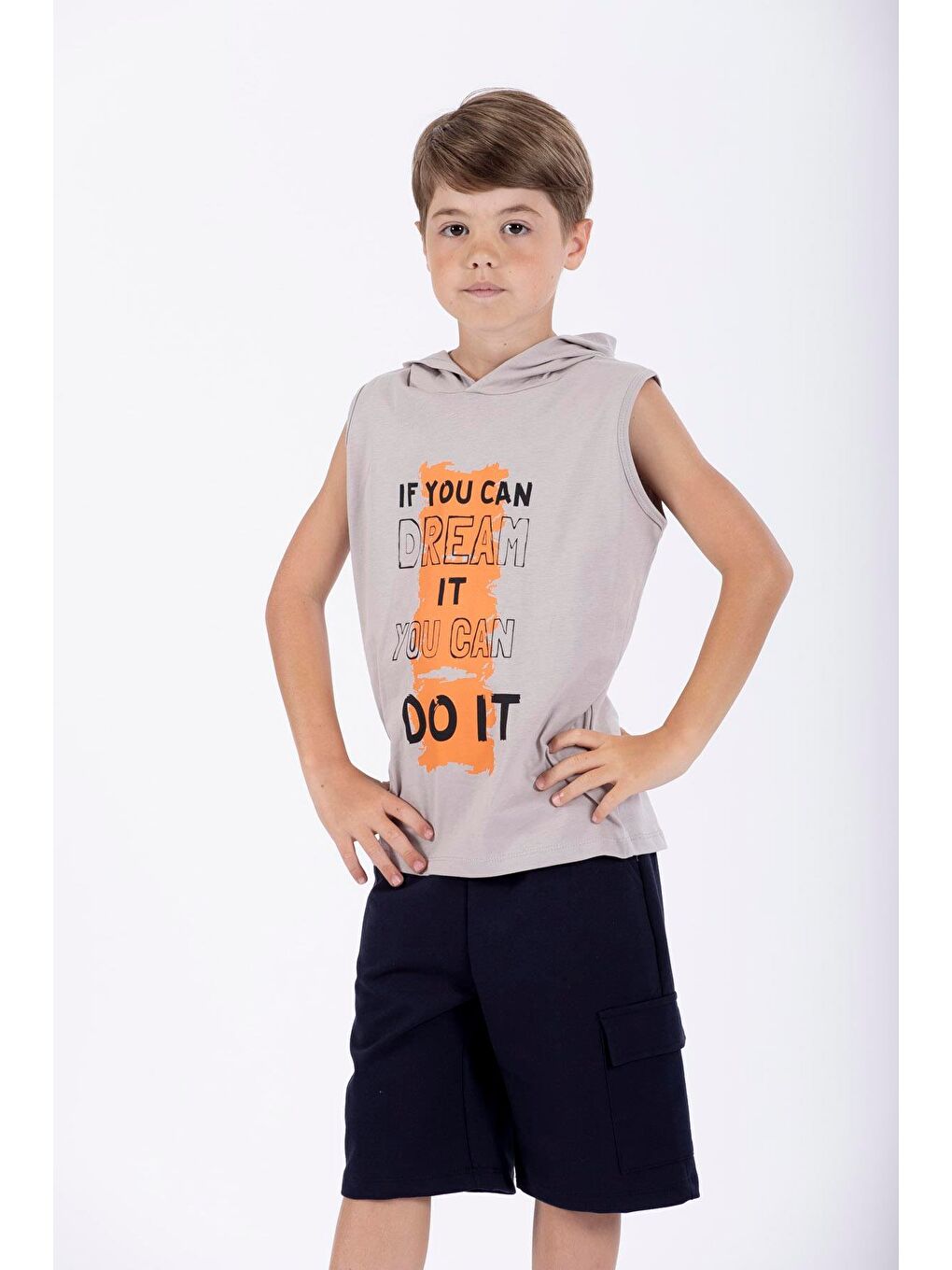 Bej Baskılı Kapüşonlu Sıfır Kol Taş Renk Erkek Çocuk Tshirt