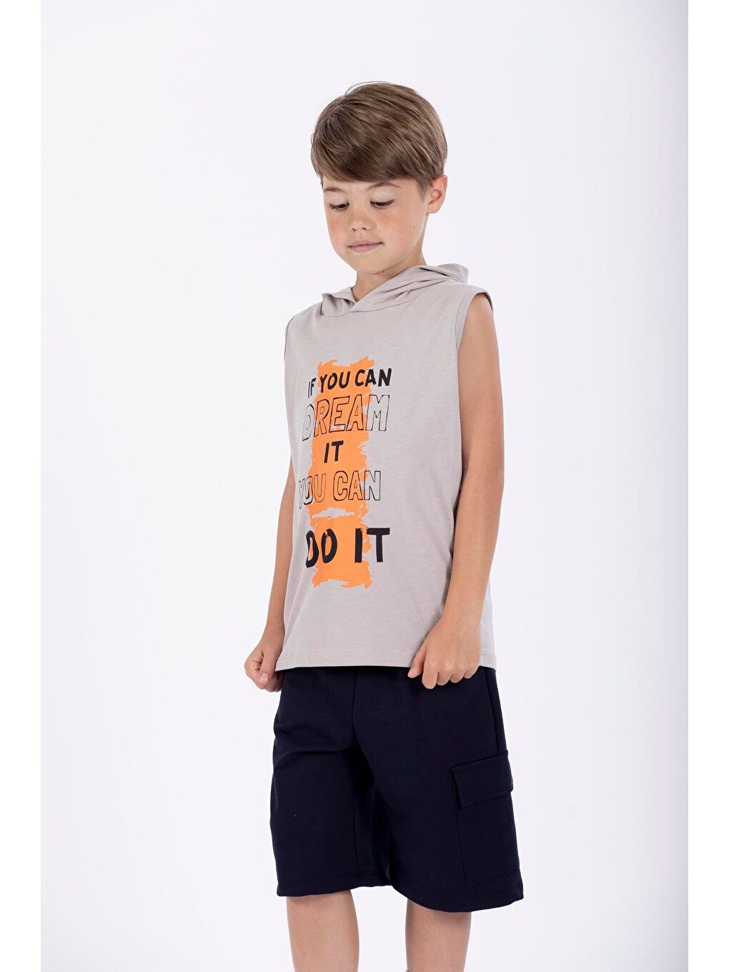 Bej Baskılı Kapüşonlu Sıfır Kol Taş Renk Erkek Çocuk Tshirt-2