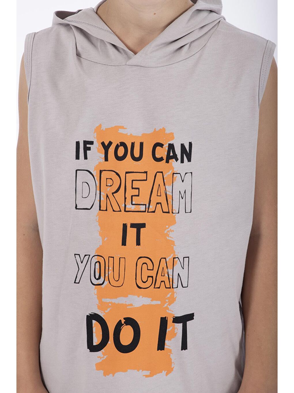 Bej Baskılı Kapüşonlu Sıfır Kol Taş Renk Erkek Çocuk Tshirt-4