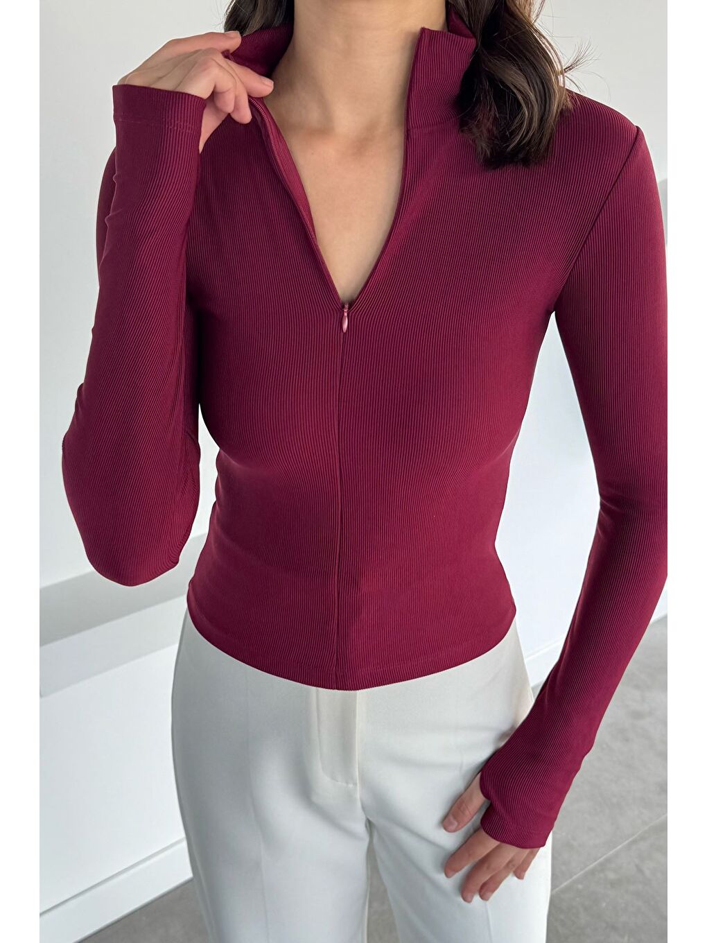 Bordo Kadın Yüksek Yaka Gizli Fermuarlı Bluz-1