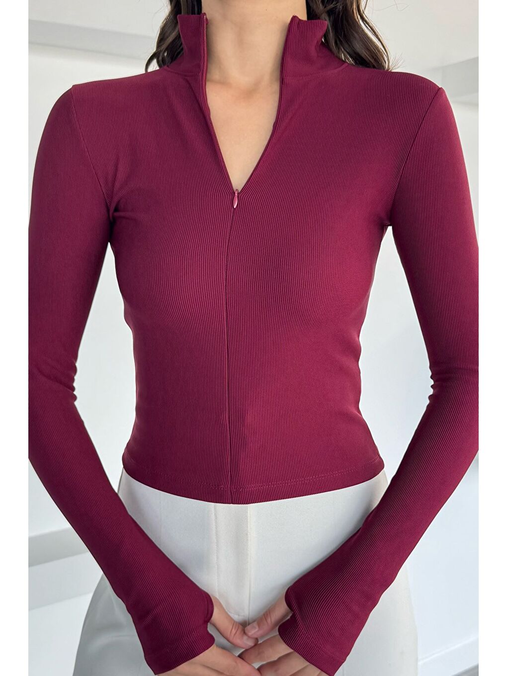Bordo Kadın Yüksek Yaka Gizli Fermuarlı Bluz-2